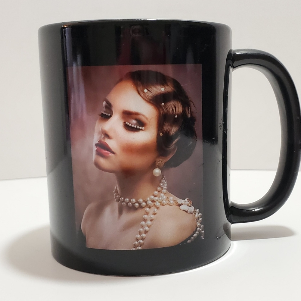 CLASSIC Glamorous cofee tea mug cup with flapper woman wearing pearls